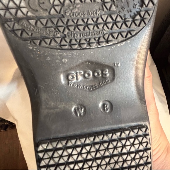 CROCS Sz 8 Dual Comfort Black Abstract Floral Slip on Clogs - Picture 8 of 9